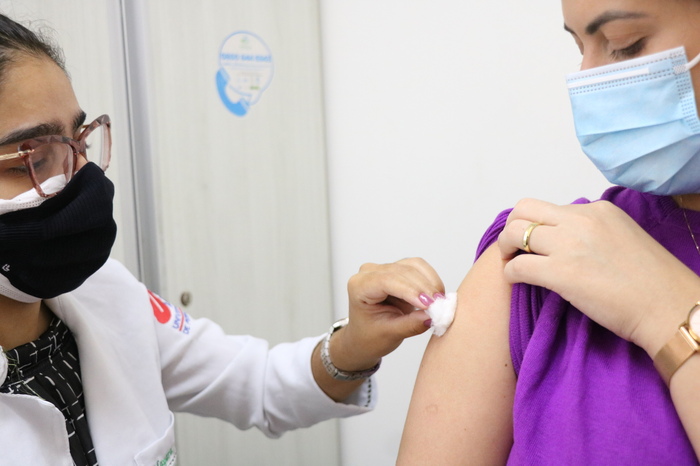 Em todos os locais haver vacinao contra Covid-19. Alm disso, em alguns pontos tambm ter disponibilidade de atualizao do carto de vacinao
 (Foto: Divulgao/Ikamah/Secretaria de Sade do Recife)