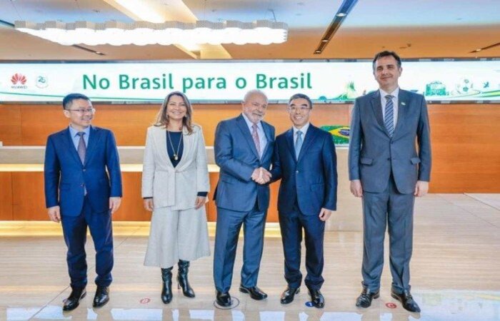 A portaria, editada pelos ministros das Cidades e da Fazenda, fixa ainda a meta de contratação de 2 milhões de habitações, com recursos do Orçamento Geral da União (OGU) e financiamentos via FGTS, até 2026 (Crédito: Ricardo Stuckert)