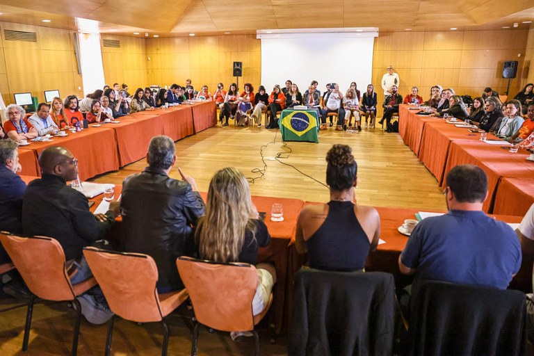 Ministros se re&uacute;nem com representantes de movimentos sociais em Portugal |  &Uacute;ltimas: Diario de Pernambuco