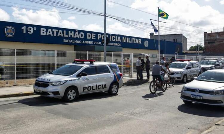 Em Dezembro de 2022, o PM assassinou a esposa grávida, atirou em colegas e depois tirou a própria vida no 19º Batalhão da PM onde era lotado (Foto: Rafael Vieira/DP)