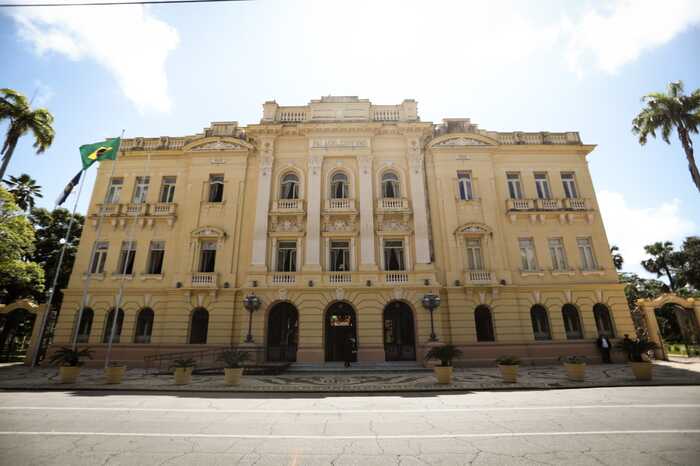 Processo administrativo para declarao de nulidade da cesso  Prefeitura do Recife do Centro de Referncia do Idoso segue normalmente
 (Foto: Divulgao )