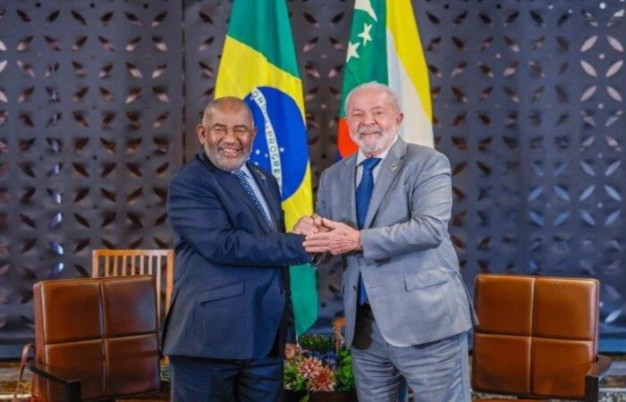 Além de conversar sobre relações entre os países, Lula aproveitou a ocasião para anunciar ao presidente de Comores o apoio do Brasil à demanda da União Africana por uma vaga no G20 (Crédito: Ricardo Stuckert)
