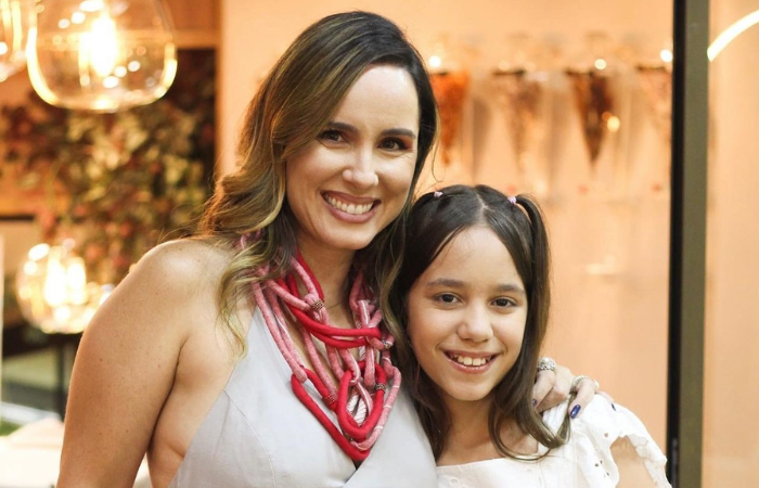 Isabela Pontes e a minimadrinha, que inspirou a campanha, Letcia (Crdito: Reproduo/Divulgao)