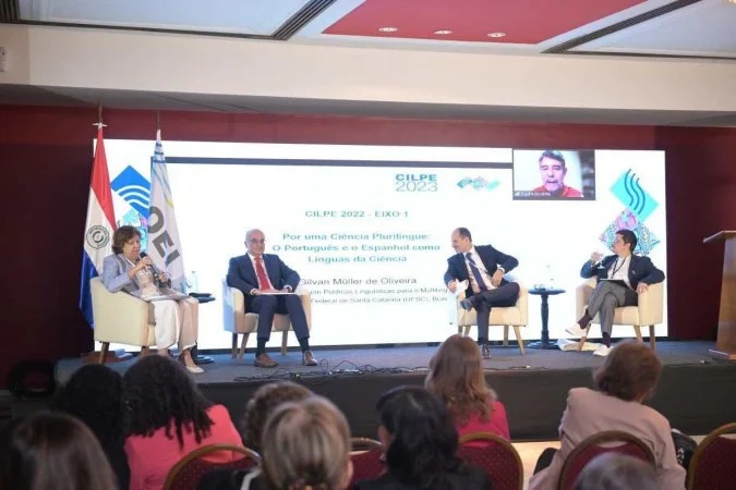 Especialistas debatem na 2 edio da Conferncia Internacional das Lngua Portuguesa e Espanhola (CILPE), realizada em Braslia (Foto: Rafael Vasconcelos/Divulgao)