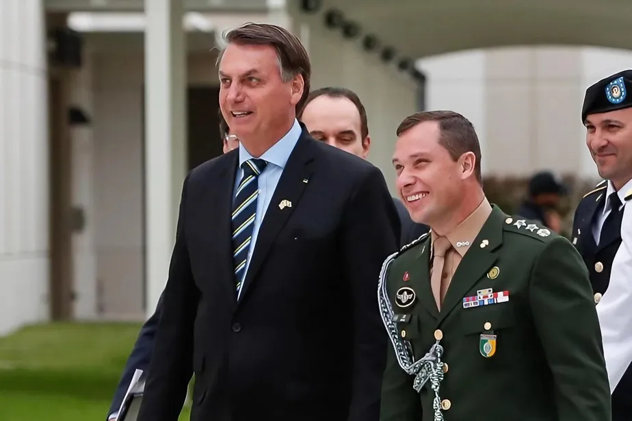 Ex-ajudante de ordens de Bolsonaro  convocado para ser ouvido na CPI dos Atos Antidemocrticos, da CLDF. No foi definido, ainda, uma data para os distritais ouvi-lo e a convocao pode ser alterada para "convite" (Crdito: Reproduo/Alan Santos/PR/Divulgao)