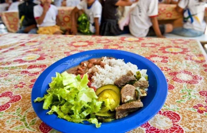 ultraprocessados nas escolas
Alm de pouca composio nutricional, esse tipo de alimentao favorece o consumo excessivo de calorias, provocando efeitos negativos  sade, sobretudo a obesidade (Crdito: Reproduo/Correio Braziliense/Sergio Amaral)