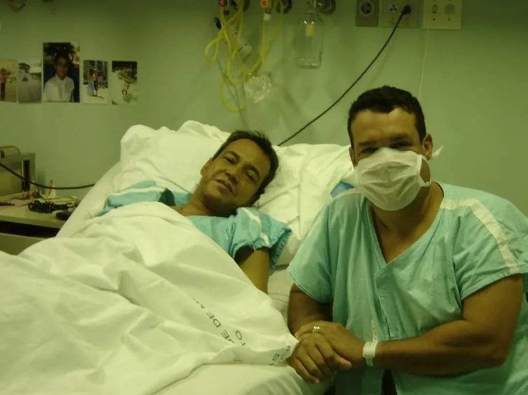 Brasília (DF) - Anemia falciforme foi invisibilizada pelo racismo, Elvis com seu irmão Elder. (Foto: Arquivo pessoal/Divulgação)