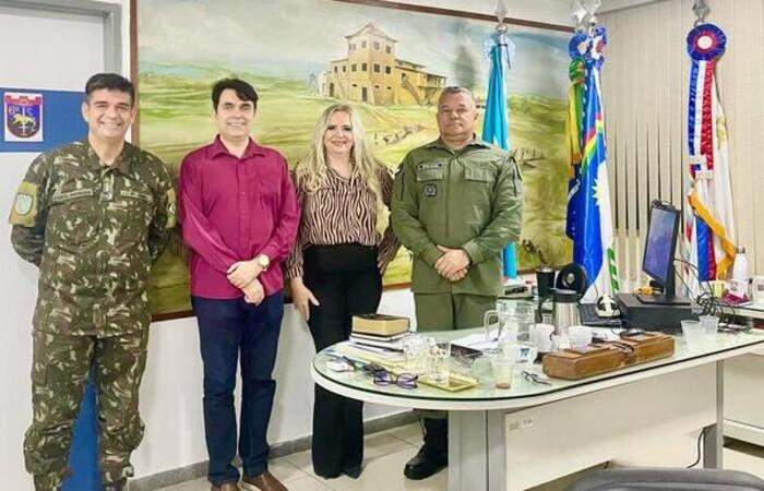 (Tenente Coronel Fábio Menezes, Delegada Vilaneida Aguiar, o Comandante do 6°BPM, Tenente Coronel Alex Francisco e o Presidente Nacional da ABCCRIM, professor Cristiano Carrilho, juntos em defesa do patrimônio cultural de Jaboatão ) (Tenente Coronel Fábio Menezes, Delegada Vilaneida Aguiar, o Comandante do 6°BPM, Tenente Coronel Alex Francisco e o Presidente Nacional da ABCCRIM, professor Cristiano Carrilho, juntos em defesa do patrimônio cultural de Jaboatão )