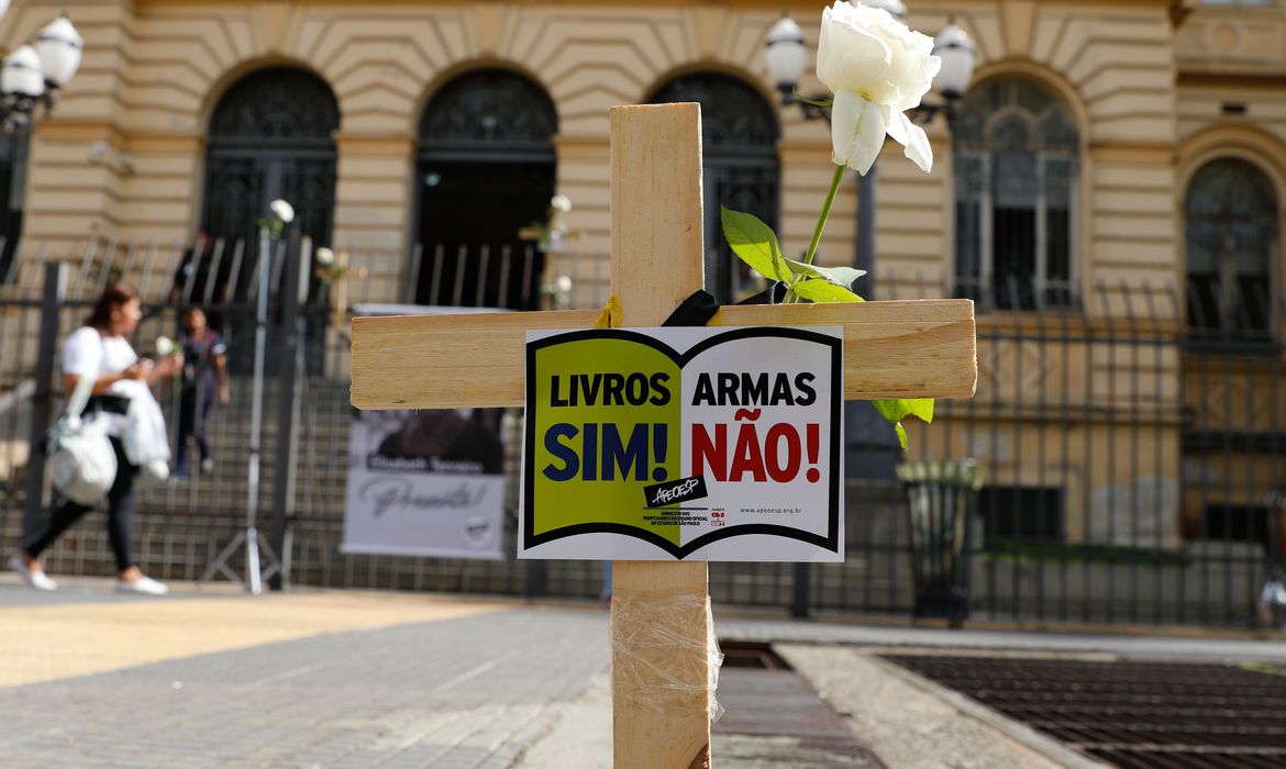  (Dino diz que aes de combate  violncia escolar continuam. Foto: Fernando Frazo/Agncia Brasil)