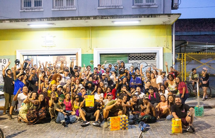 Participantes entram em contato com arte inserida no espao urbano  (Crdito: Divulgao)
