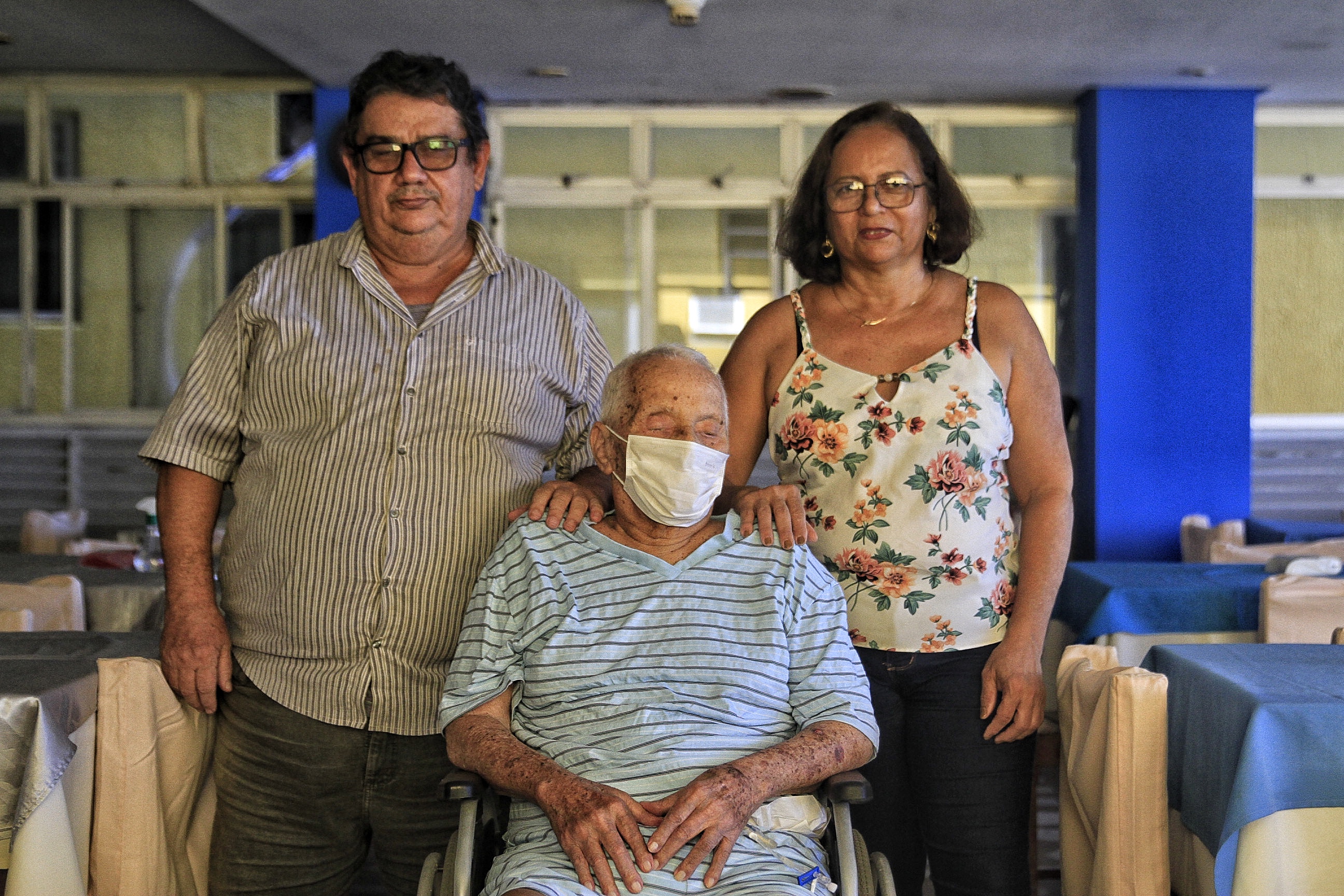 Slogan do senhor Cícero, "construir é muito fácil, o difícil é conservar", expressa a dedicação de 70 anos ao Samburá (Romulo Chico/DP) Slogan do senhor Cícero, "construir é muito fácil, o difícil é conservar", expressa a dedicação de 70 anos ao Samburá (Romulo Chico/DP)