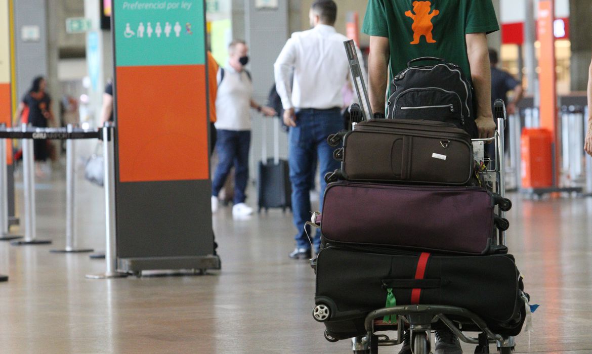 Passageiro é detido por levar celulares roubados, Aeroporto - Área Restrita