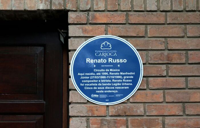 No imóvel, localizado na Rua Nascimento Silva, em Ipanema, Renato Russo compôs pelo menos cinco álbuns (Tânia Rêgo/Agência Brasil
) No imóvel, localizado na Rua Nascimento Silva, em Ipanema, Renato Russo compôs pelo menos cinco álbuns (Tânia Rêgo/Agência Brasil
)