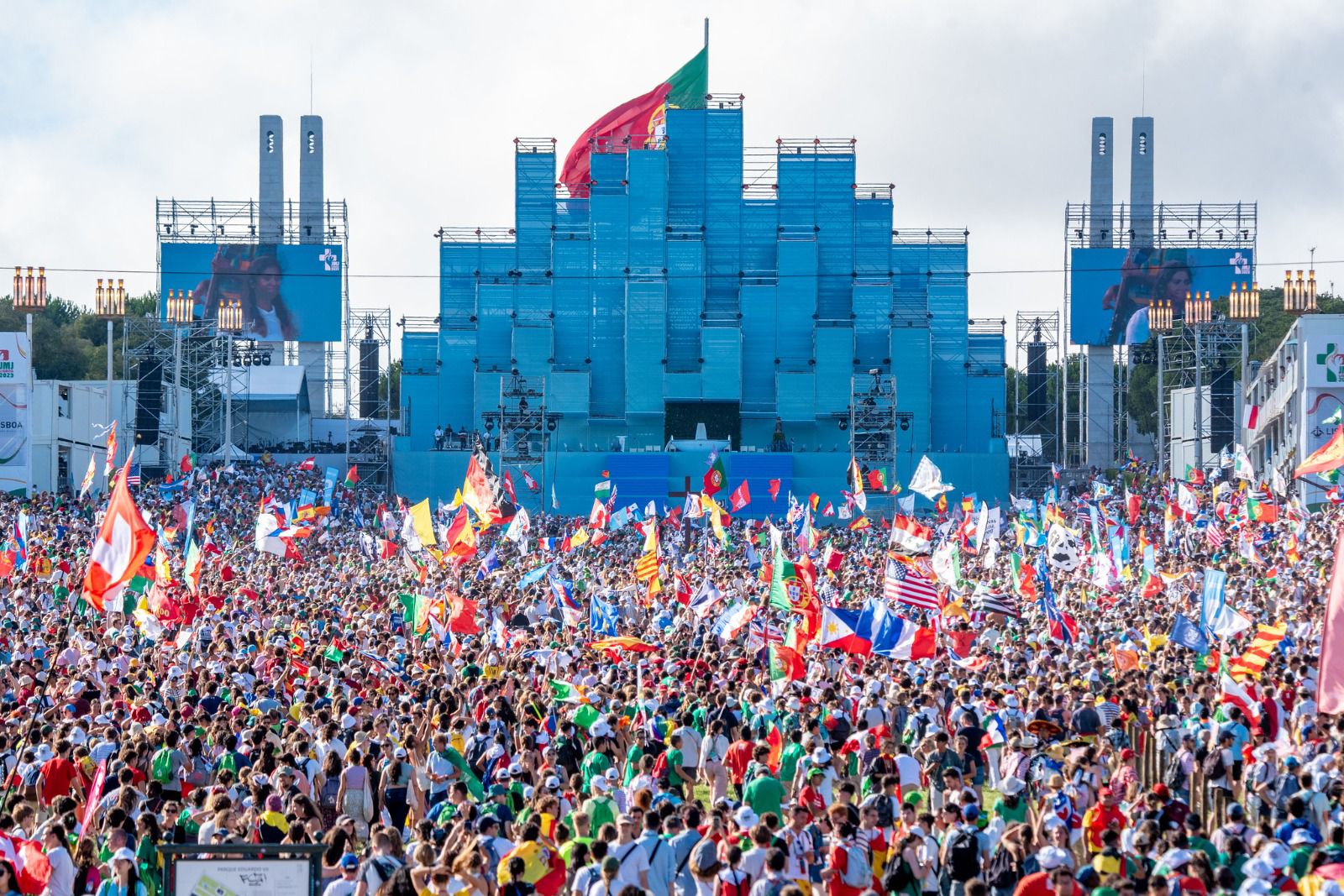 Jovens católicos do mundo todo se reúnem na abertura da JMJ em Lisboa