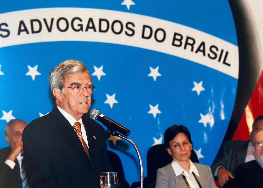 Solenidade é uma iniciativa dos ex-alunos Carla Patricia Cunha, secretária de Defesa Social do estado, do advogado Odilon Cunha (Foto: FDR) Solenidade é uma iniciativa dos ex-alunos Carla Patricia Cunha, secretária de Defesa Social do estado, do advogado Odilon Cunha (Foto: FDR)