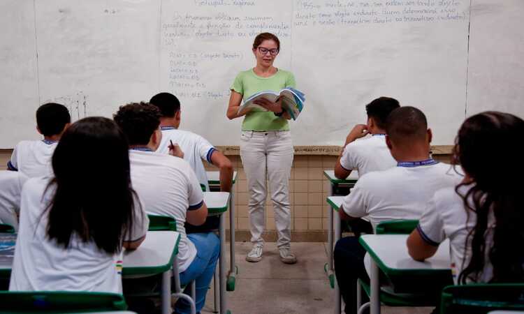 Devem fazer a solicitao professores ativos, aposentados e sem vnculo vigente com o Estado, alm de herdeiros dos professores atuantes nas unidades escolares estaduais entre os anos de 1997 a 2006 (Foto: Divulgao)