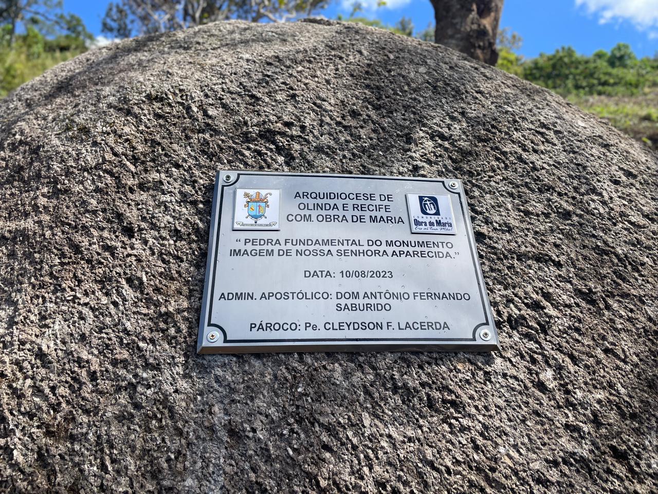 A pedra fundamental simboliza o inicio da obra que irá receber a maior estátua da Padroeira do Brasil (Rômulo Chico/ESP DP)