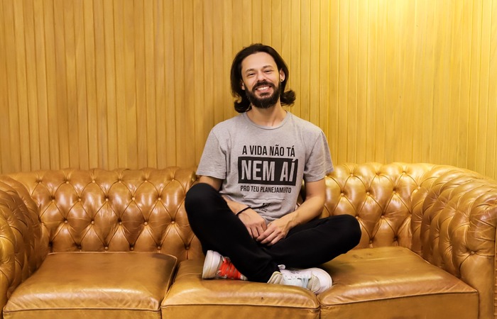 Comediante faz sucesso no programa 'A Culpa é do Cabral' (@ajulianadasfotos/Divulgação) Comediante faz sucesso no programa 'A Culpa é do Cabral' (@ajulianadasfotos/Divulgação)