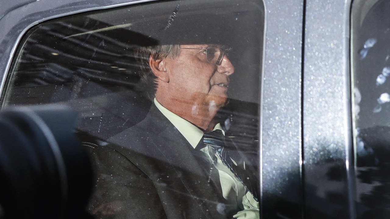 Priso de Bolsonaro  cogitada aps investigao de venda de joias sauditas (foto: Srgio Lima/AFP)