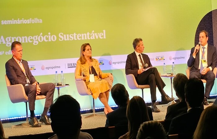 Paulo Câmara destacou a importância dos financiamentos do BNB para o desenvolvimento do agronegócio nordestino
(Foto: Divulgação ) Paulo Câmara destacou a importância dos financiamentos do BNB para o desenvolvimento do agronegócio nordestino
(Foto: Divulgação )
