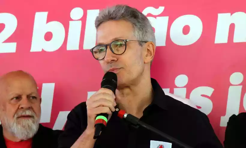 
Governador Romeu Zema citou acidente que ocorreu em trecho concedido  iniciativa privada para cobrar do governo Lula melhorias para as rodovias federais que cortam o estado
 (foto: Jair Amaral/EM/D.A Press)
