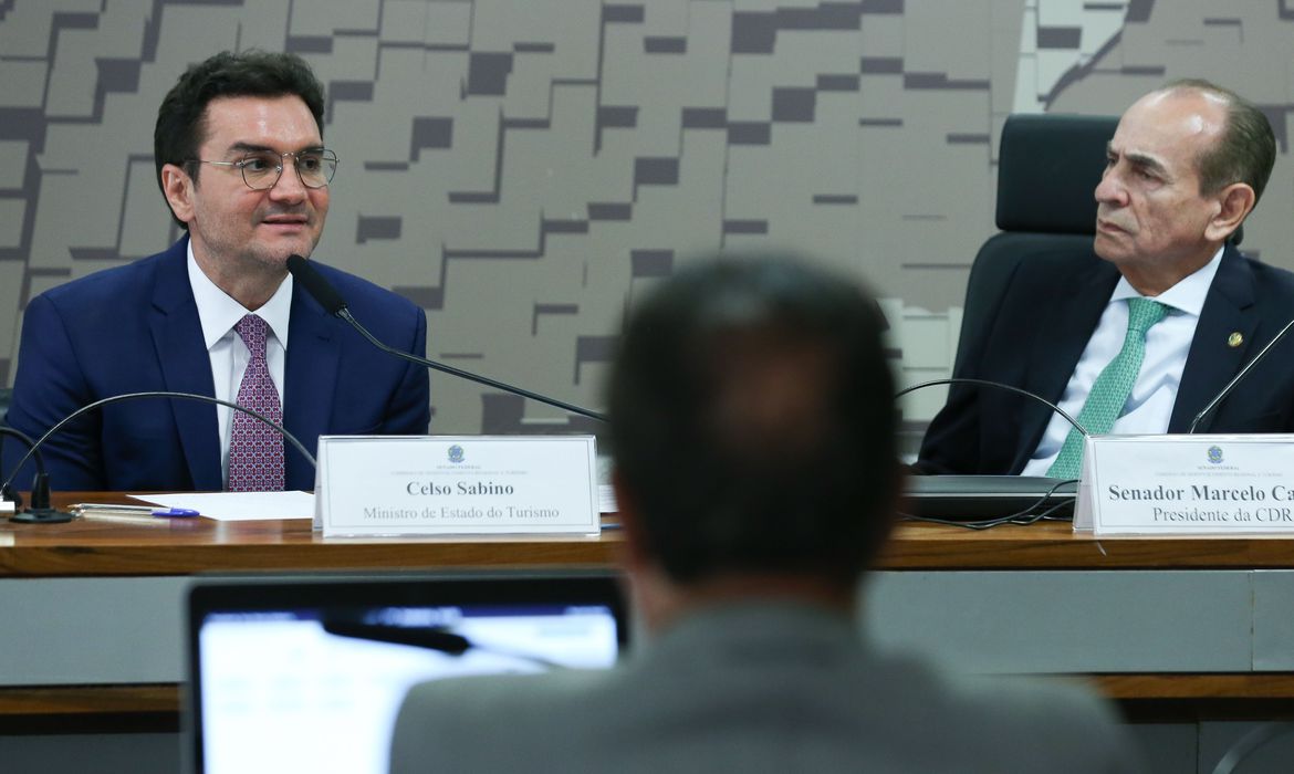 O ministro participou da audincia pblica na Comisso de Desenvolvimento Regional e Turismo do Senado Federal (foto: Lula Marques/Agncia Brasil)