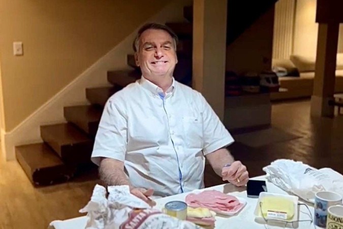 Bolsonaro deixa hospital em So Paulo e passar a noite em sua casa, em Braslia (foto: Reproduo)