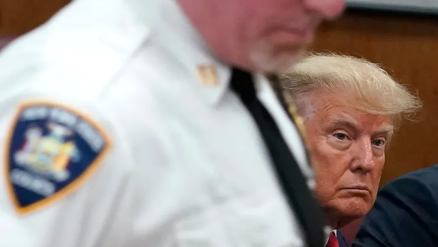 Trump enfrenta sua quarta acusação criminal (foto: Timothy A. CLARY/AFP)