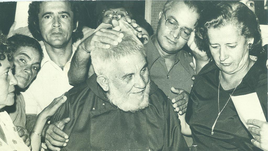 H uma controvrsia sobre a data, se no dia 5 (a documentada) ou 25, a popular, mas  fato que o religioso marcou a vida dos catlicos em Pernambuco (Foto: Arquivo DP)