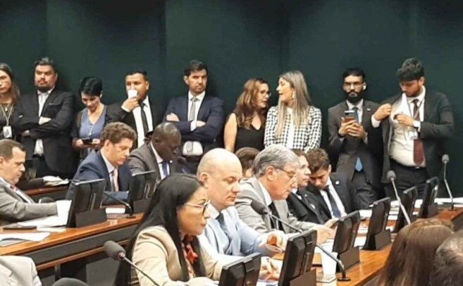 Deputados bolsonaristas lotaram Conselho de tica e pressionaram pelo arquivamento dos casos de Nikolas e Zambelli  (foto: Evandro boli/CB)