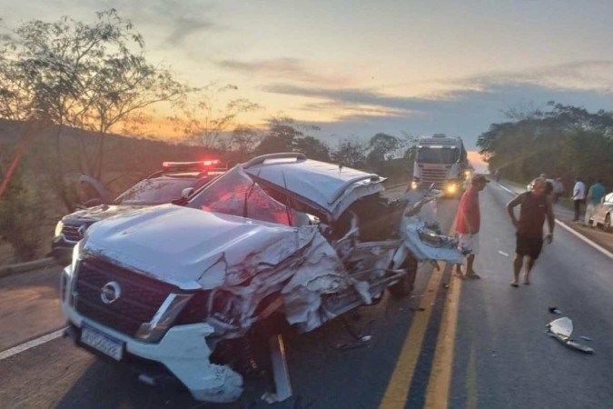 Jogador de futebol de 22 anos morre em acidente de carro em Alto