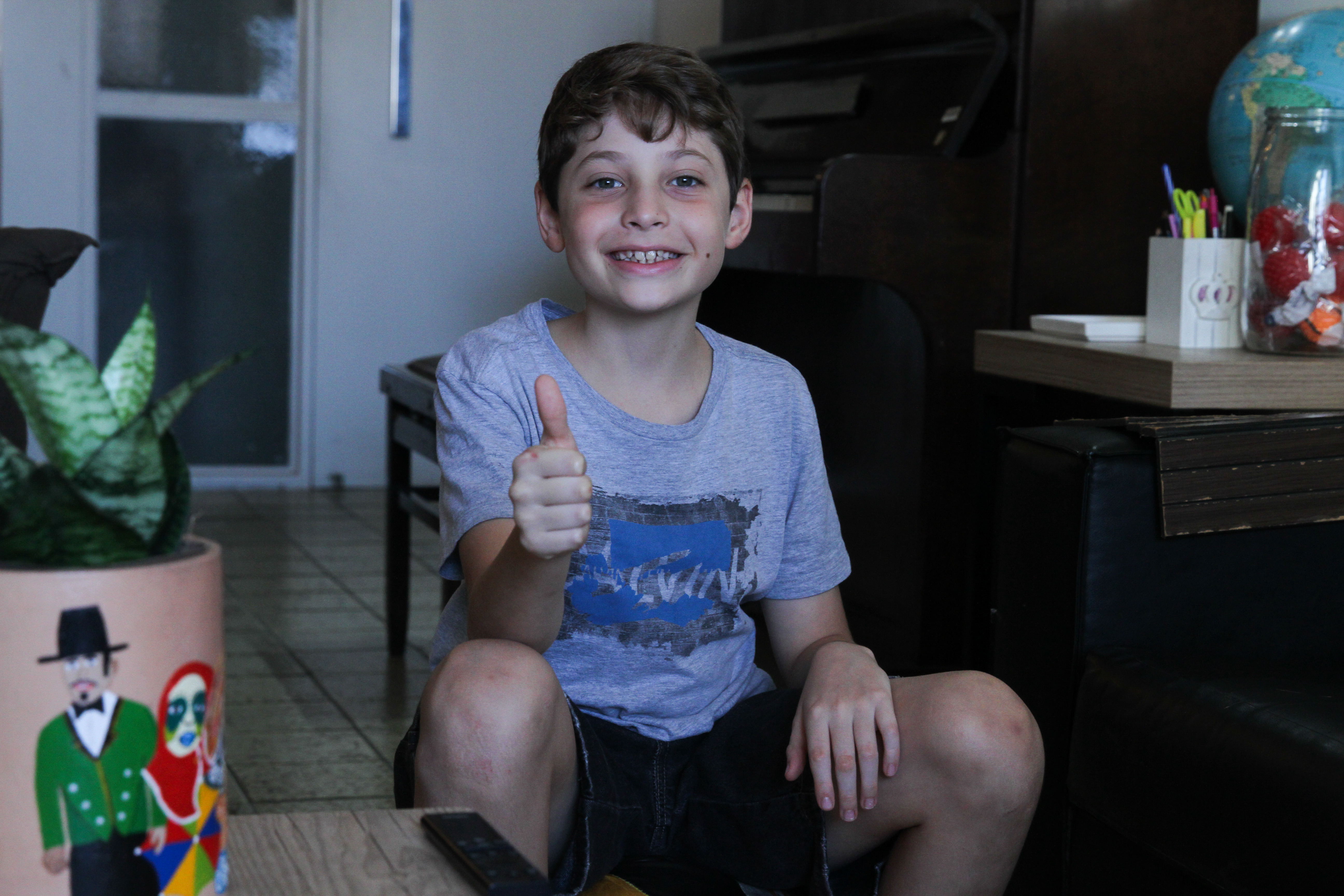 Adriano, de 8 anos, foi diagnosticado com o transtorno e já passou por cenários delicados na escola em que estuda
 (Foto: Sandy James/DP)