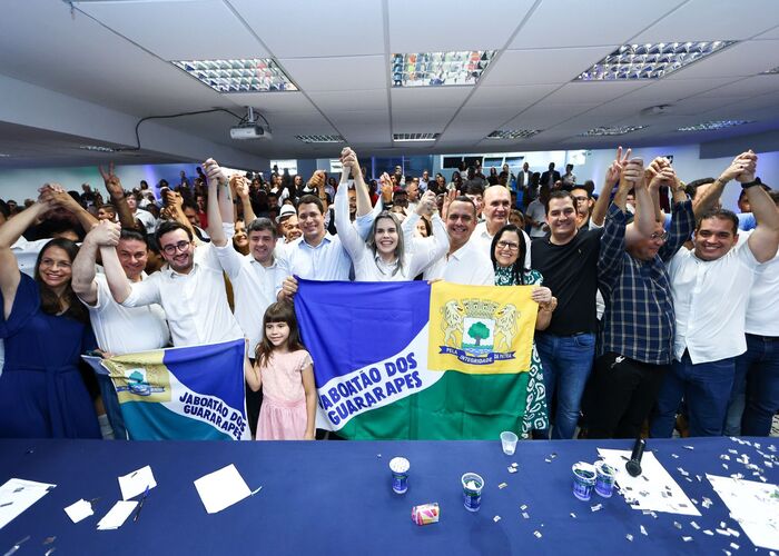 O lanamento da pr-candidatura da deputada federal Clarissa Trcio a prefeita de Jaboato reuniu vrias lideranas polticas  (Daniel Robles)