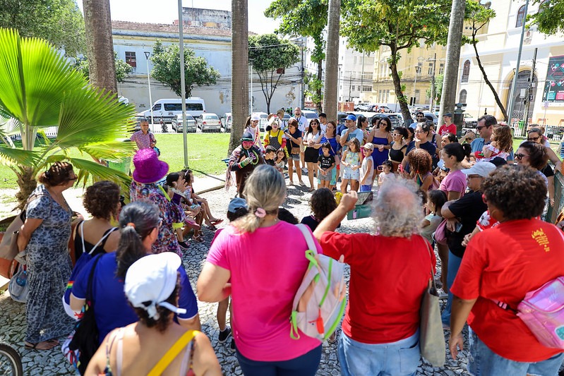 Interessados podem se inscrever no site www.olharecife.com.br, a partir desta sexta-feira, para aproveitar as atrações gratuitas. Iniciativa é desenvolvida pela Prefeitura do Recife, por meio da Secretaria de Turismo e Lazer (Divulgação) Interessados podem se inscrever no site www.olharecife.com.br, a partir desta sexta-feira, para aproveitar as atrações gratuitas. Iniciativa é desenvolvida pela Prefeitura do Recife, por meio da Secretaria de Turismo e Lazer (Divulgação)
