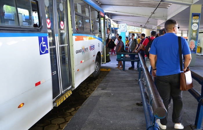 Ruas esto interditadas e paradas de nibus foram desativadas  (Foto: Paulo Maciel)
