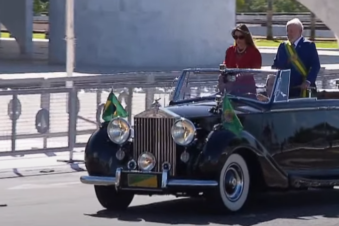 Rolls Royce, Lula e Janja chegam  Esplanada para acompanhar os desfiles do 7 de Setembro (Foto: Reproduo/Youtube TV Brasil)