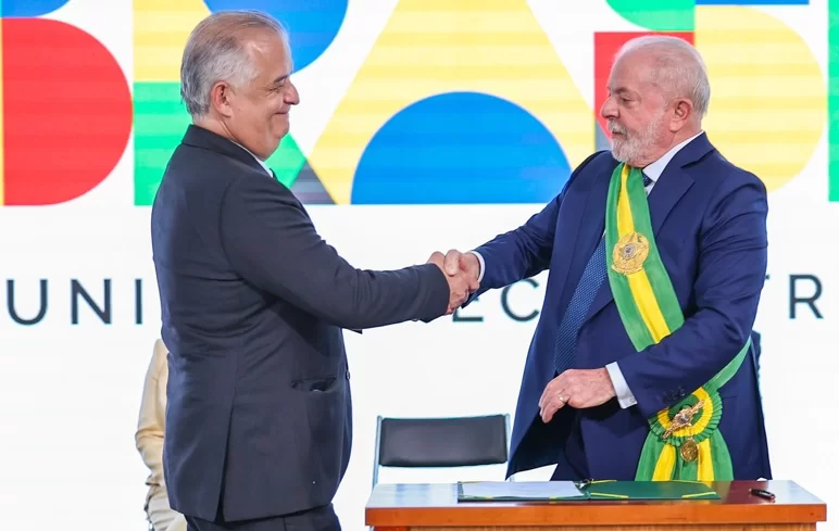 O ministro Mrcio Frana compareceu ao desfile de 7 de Setembro ao lado do presidente Lula (Foto: Ricardo Stuckert/PR)