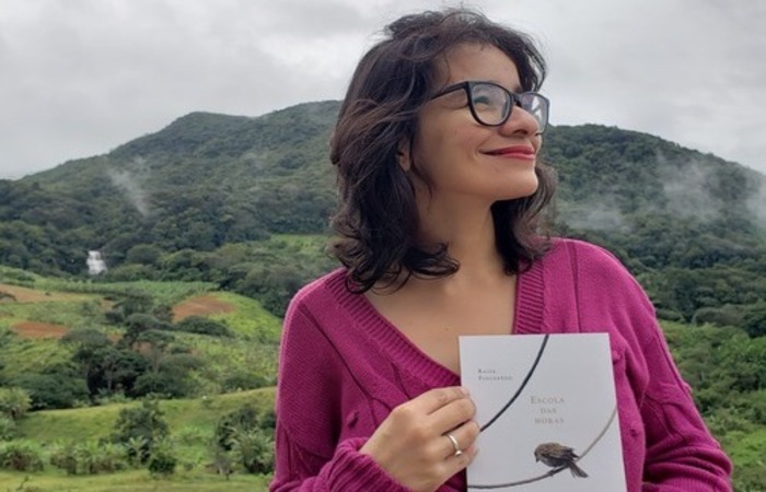  (Escritora Raza Figueiredo lana obra Escola das Horas)