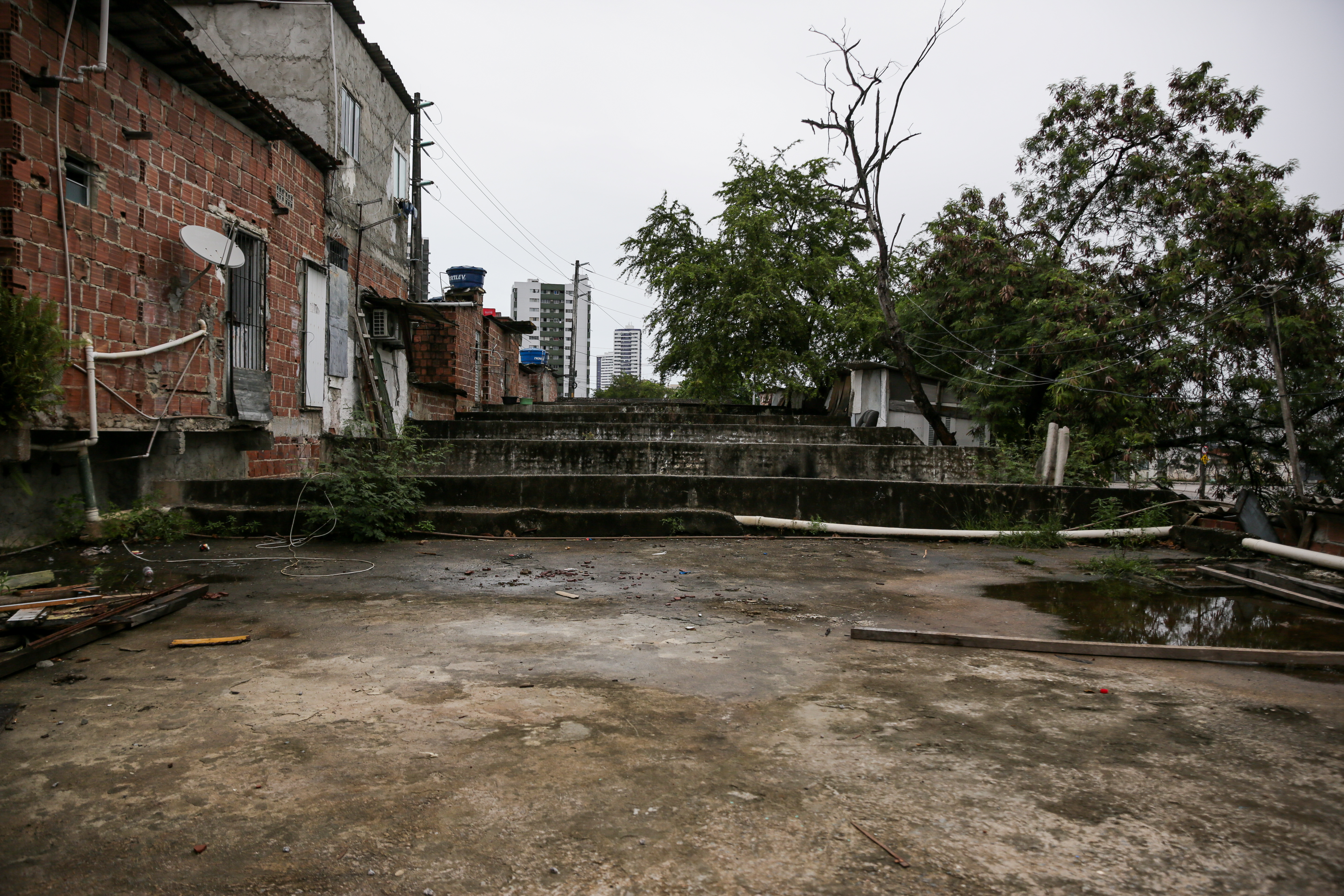 Comunidade existe h quase 20 anos. Risco do tnel Augusto Lucena ser reavaliado (Rafael Vieira/DP)