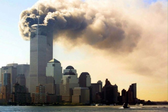 O ataque s Torres Gmeas, em Noca York, no dia 11 de setembro de 2001, deixou cerca de 3 mil mortos e mais de 6 mil feridos (AFP)