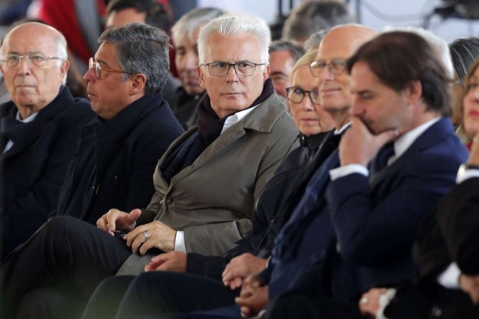 Baltasar Garzn Real (de cabelos grisalhos e culos), juiz espanhol que ordenou a priso de Augusto Pinochet (foto: Javier Torres/AFP)
