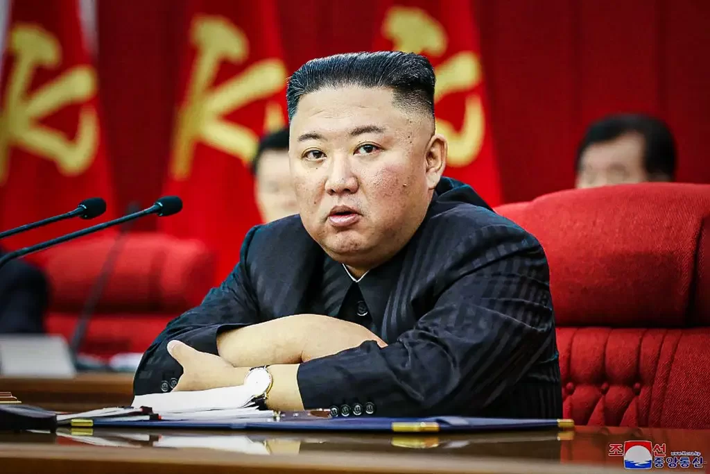 Especulaes da comunidade internacional, sobretudo dos Estados Unidos, apontam que o encontro entre os dois lderes deve tratar da venda de armas para a guerra da Ucrnia (Foto: KCNA VIA KNS/AFP)