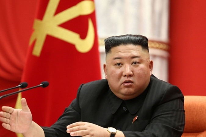Kim Jong-un sublinhou a importncia das relaes com a Rssia e disse que estavam juntos na luta contra o imperialismo (Foto: AFP PHOTO/KCNA VIA KNS)