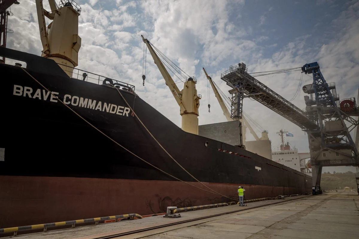 O porto de Sebastopol  a principal base da frota russa do Mar Negro, onde o estaleiro naval estratgico de Svemorzavod produz e repara os seus navios (Foto: OLEKSANDR GIMANOV / AFP)