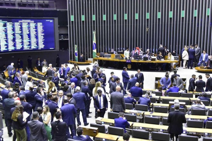 
O projeto, aprovado pela Cmara (foto), regulamenta o acordo determinado pelo Supremo Tribunal Federal (STF), para que houvesse a compensao das perdas do ICMS  (foto: Zeca Ribeiro/Camara dos Deputados)