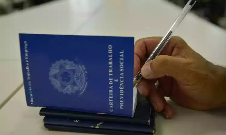 O nmero de pessoas empregadas no Brasil apresentou um aumento de 4,9% em 2022, em comparao ao ano de 2019 (foto: Marcello Casal Jr/Agncia Brasil)