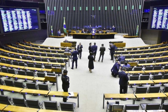 Sesso deliberativa no plenrio da Cmara na quarta-feira (13/9): 33% dos entrevistados classificam a atuao dos congressistas como ruim ou pssima (foto: Zeca Ribeiro/Cmara dos Deputados)