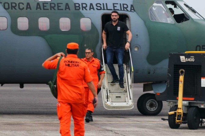 Governo do Amazonas manda reforos para resgatar corpos de vtimas de queda de avio em Barcelos, no Amazonas (foto: Mauro Neto/Secom)