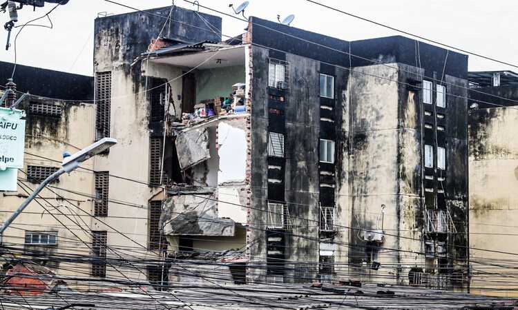 A menina estava no Hospital da Restaurao (HR), no Derby, rea central do Recife, desde 7 de julho, dia da tragdia (Foto: Sandy James/DP Foto)