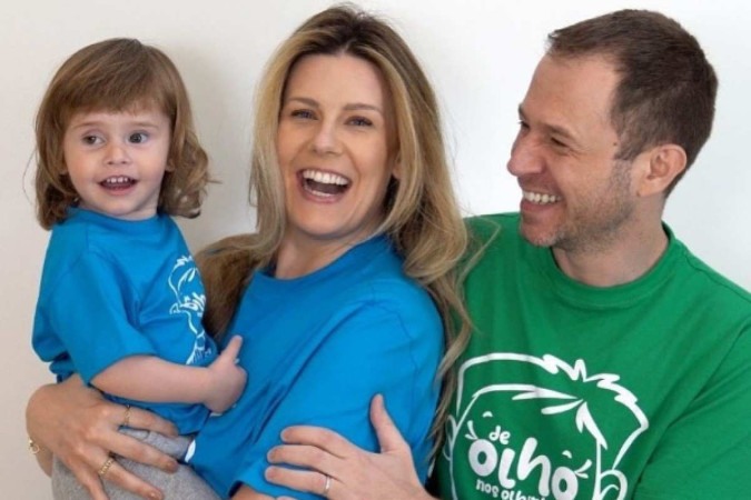 
Tiago Leifert e a mulher, Daiana Garbin, iniciaram uma nova fase da campanha De Olho nos Olhinhos, que busca conscientizar pais sobre o retinoblastoma (foto: Reproduo instagram)